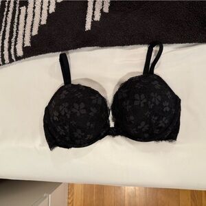 Victoria's Secret Black Lace Flowers Push-Up Bra